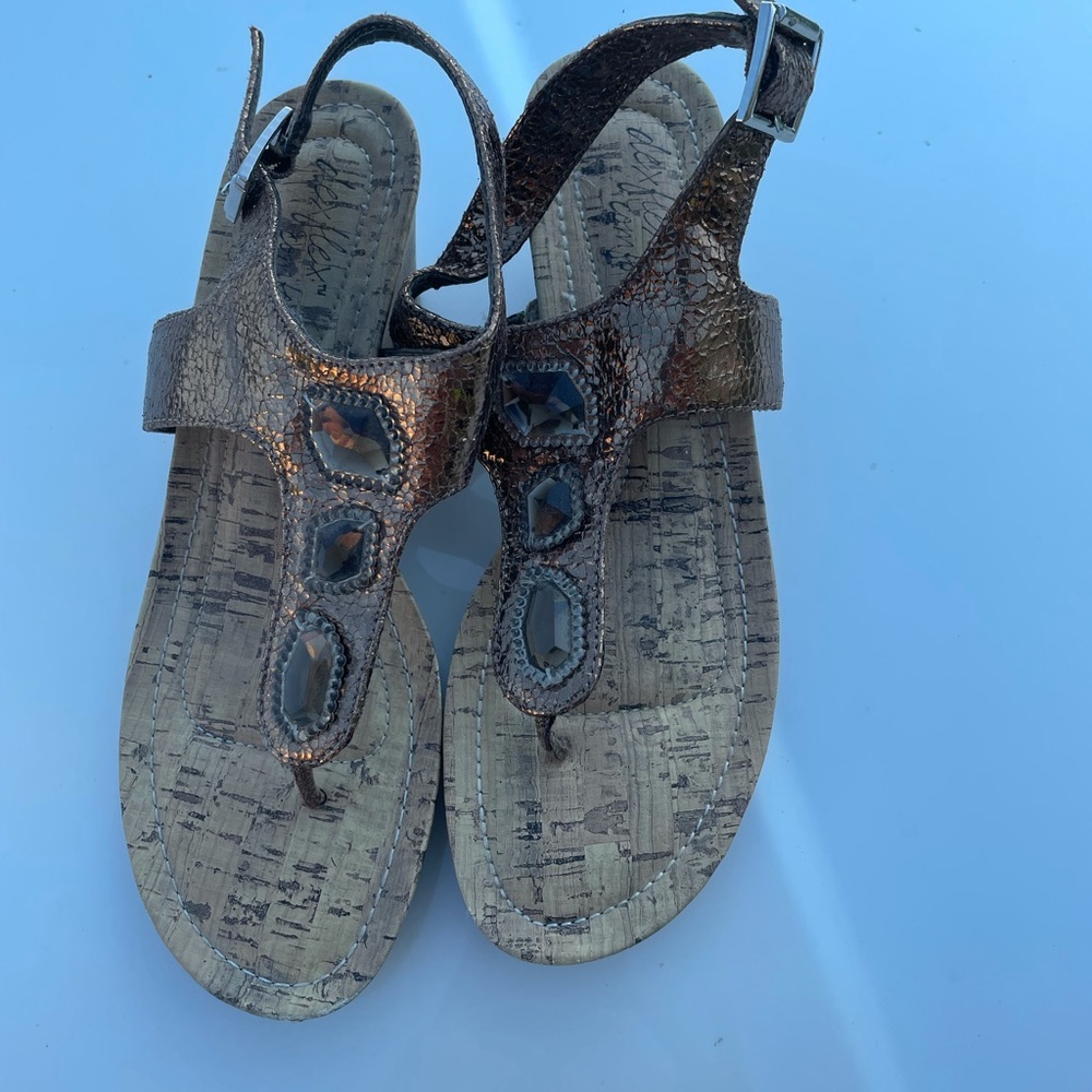 Women’s size 9 gold sandals by dexflex comfort